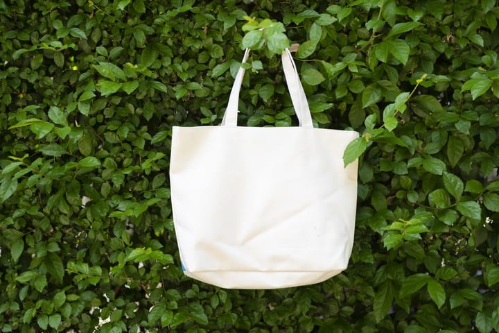 Your cute tote bag is not that green